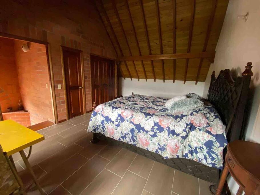 Hermosa casa , con parqueadero en Rionegro cerca al aeropuerto Villa Exterior foto