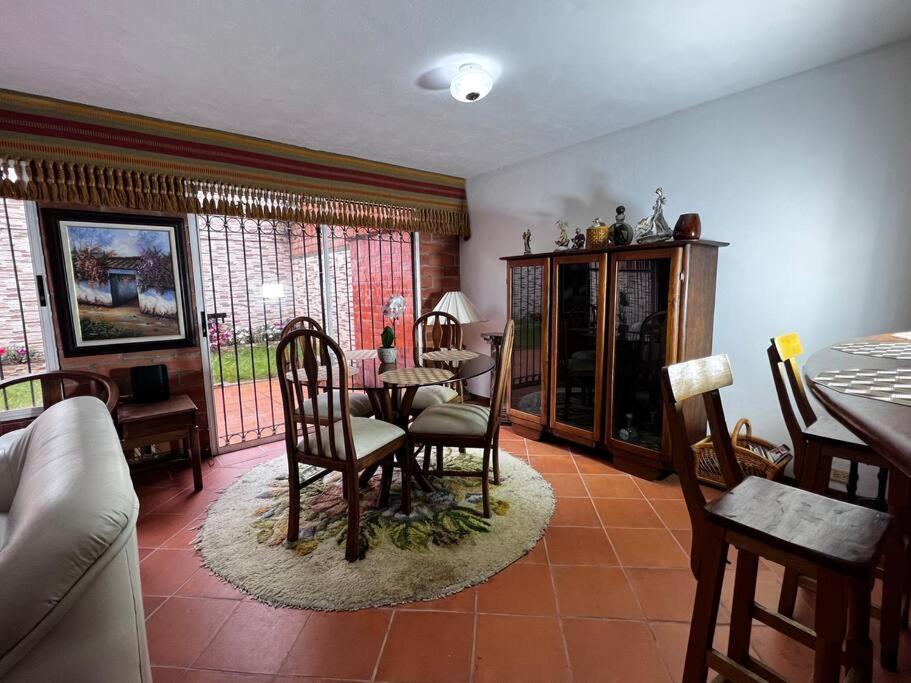 Hermosa casa , con parqueadero en Rionegro cerca al aeropuerto Villa Exterior foto