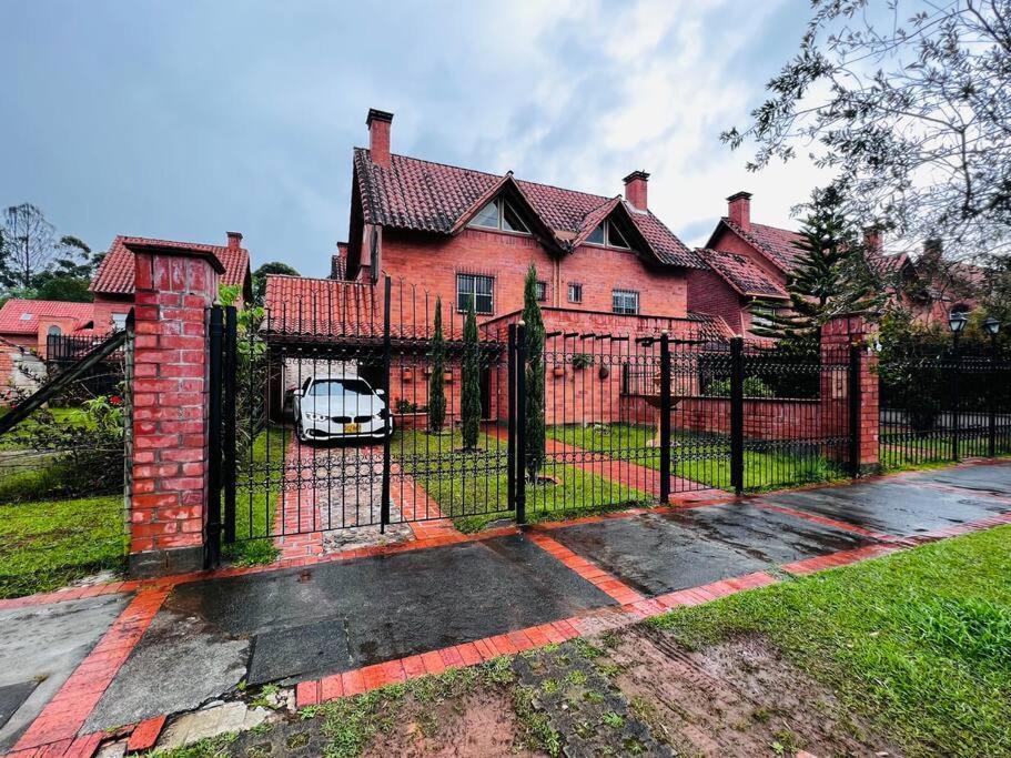 Hermosa casa , con parqueadero en Rionegro cerca al aeropuerto Villa Exterior foto