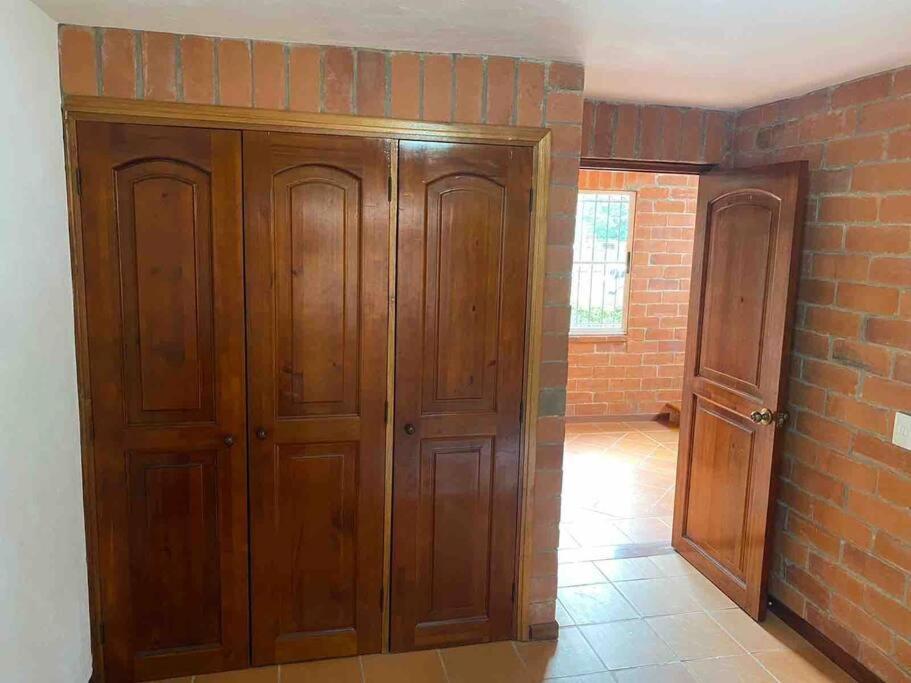 Hermosa casa , con parqueadero en Rionegro cerca al aeropuerto Villa Exterior foto